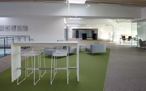 afpasset Fraster tæppe grøn på kontor